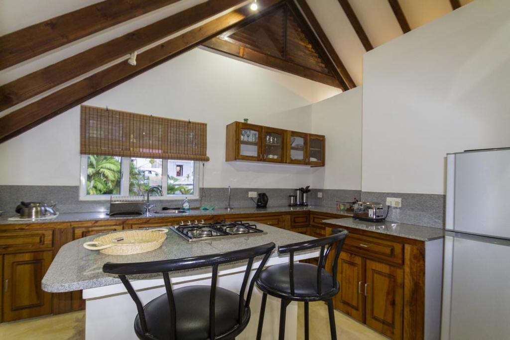 La Batie Selfcatering Apartment Beau Vallon  Zewnętrze zdjęcie